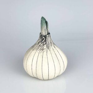 Gunvor Olin-Grönqvist - A stoneware sculpture of a garlic bulb - Arabia Finland ca. 1980