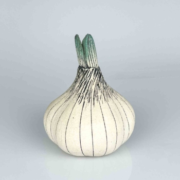 Gunvor Olin-Grönqvist – A stoneware sculpture of a garlic bulb – Arabia Finland ca. 1980