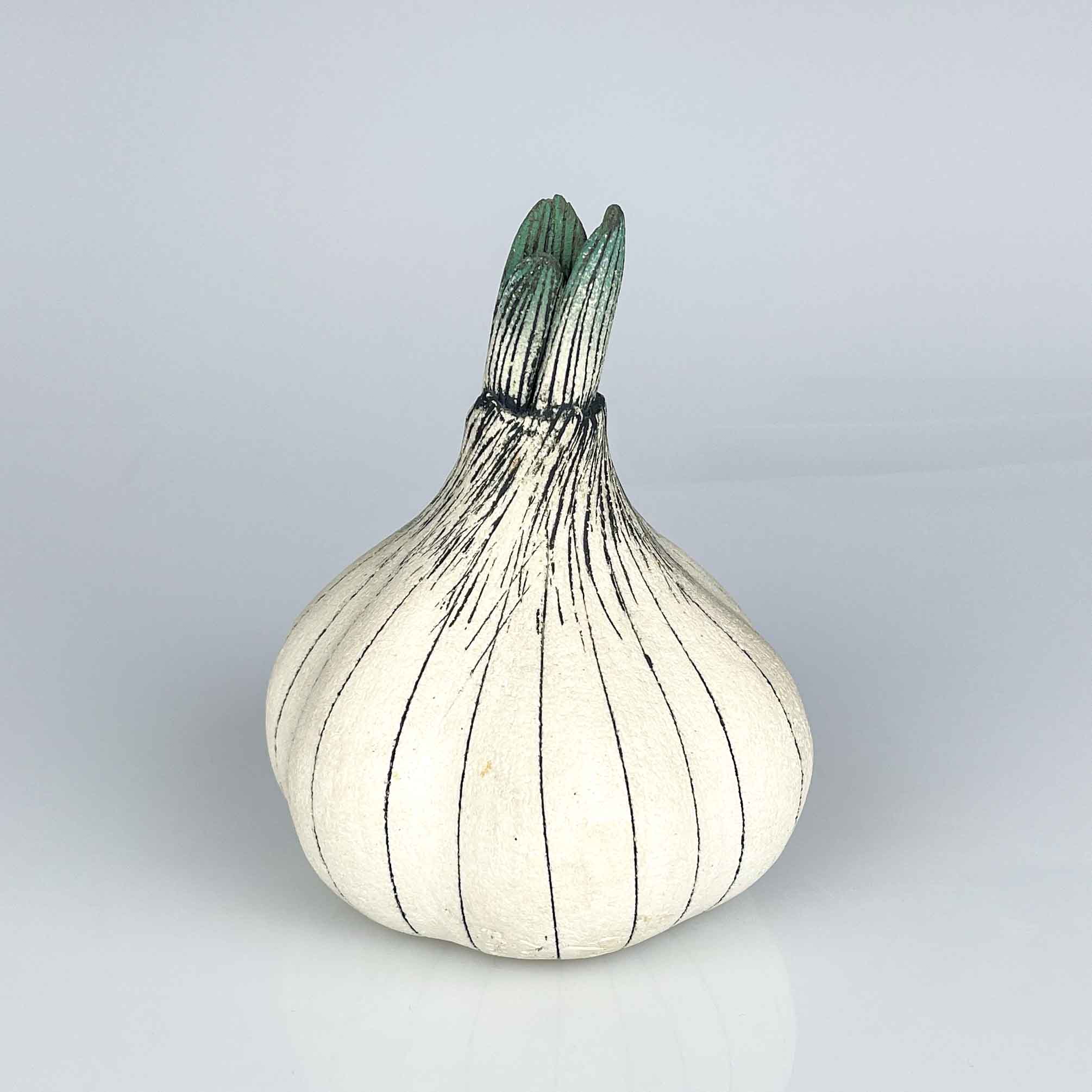 Gunvor Olin-Grönqvist - A stoneware sculpture of a garlic bulb - Arabia Finland ca. 1980