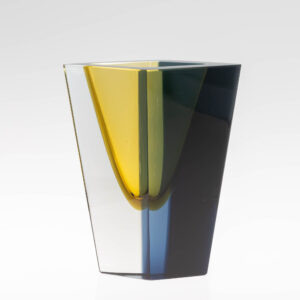 Kaj Franck - A glass Art-object "Prisma", model KF 215 in yellow and blue hues - Nuutajärvi-Notsjö, Finland 1962