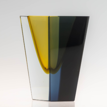 Kaj Franck – A glass Art-object “Prisma”, model KF 215 in yellow and blue hues – Nuutajärvi-Notsjö, Finland 1962