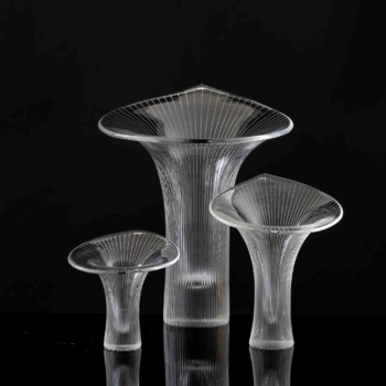 Tapio Wirkkala – Scandinavian Modern, complete set of line cut crystal Art-object “Kantarelli” (Chantarel), model 3280 – Iittala Finland circa 1955