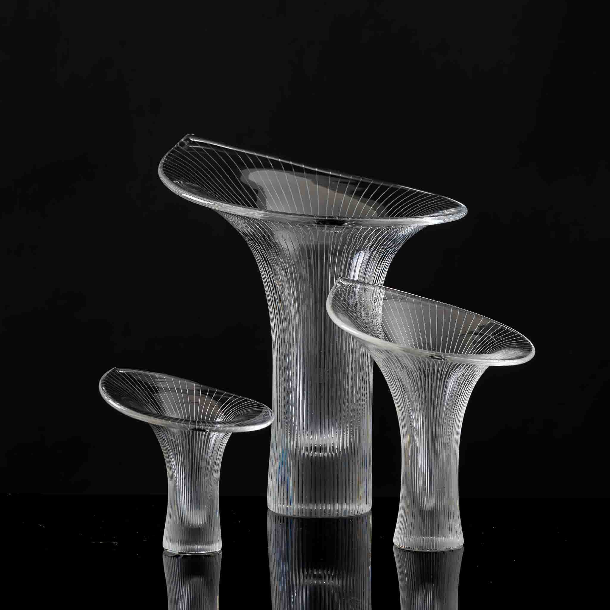 Tapio Wirkkala - Scandinavian Modern, complete set of line cut crystal Art-object "Kantarelli" (Chantarel), model 3280 - Iittala Finland circa 1955