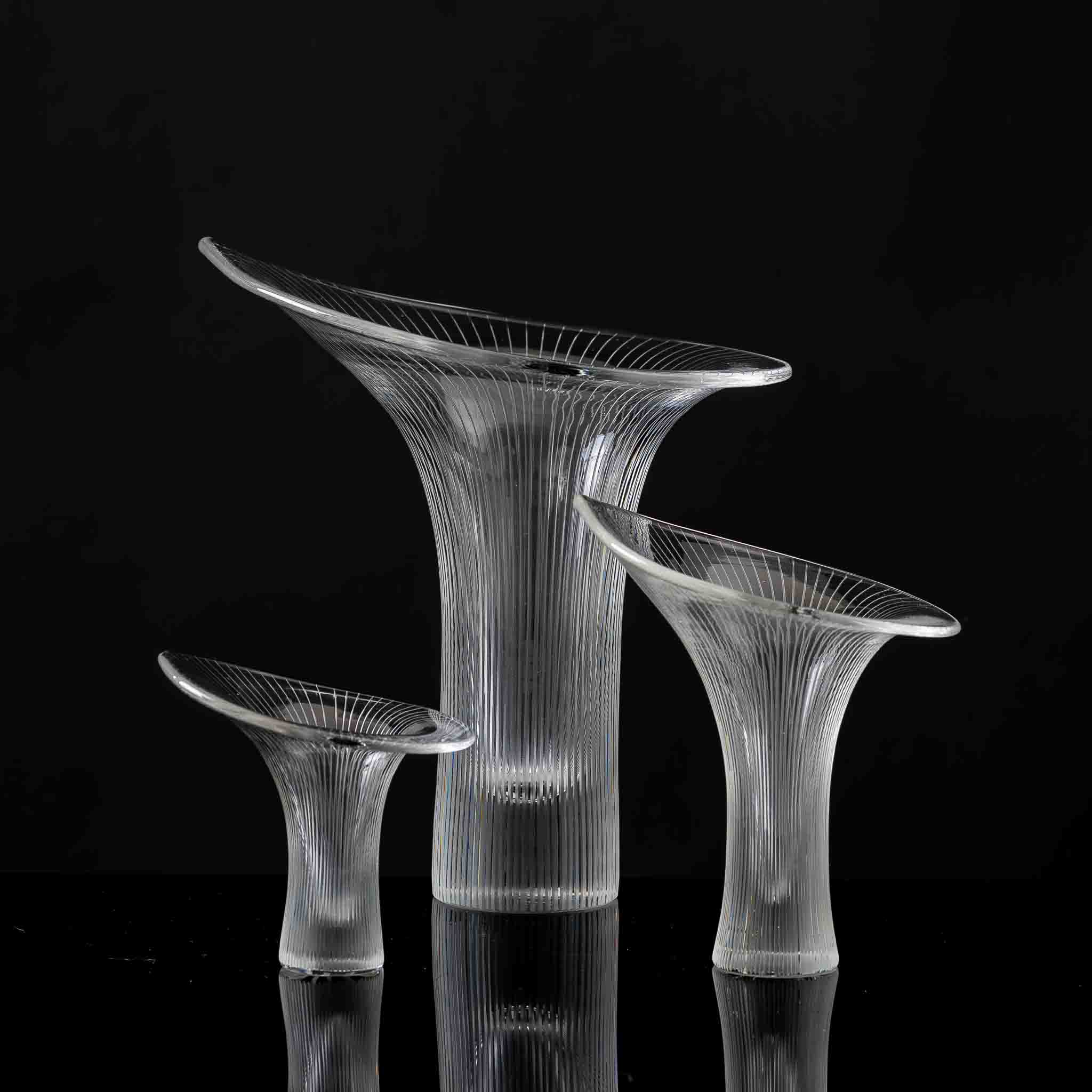 Tapio Wirkkala - Scandinavian Modern, complete set of line cut crystal Art-object "Kantarelli" (Chantarel), model 3280 - Iittala Finland circa 1955