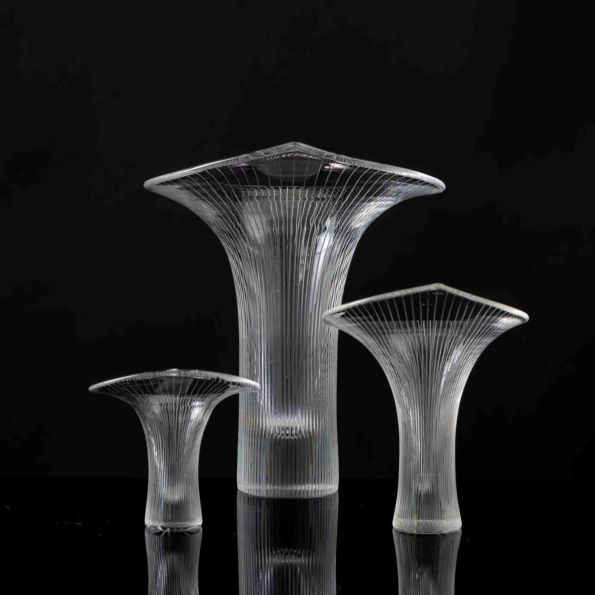 Tapio Wirkkala - Scandinavian Modern, complete set of line cut crystal Art-object "Kantarelli" (Chantarel), model 3280 - Iittala Finland circa 1955