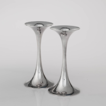 Tapio Wirkkala – A pair of Scandinavian Modern silver “Trumpetti” candlesticks, model TW 284 – Kultakeskus, Finland 1991